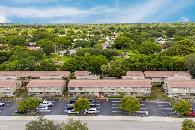 Building Photo - 2530 Coral Springs Dr