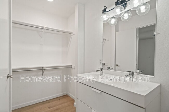 Building Photo - 1401 Landmark Ct