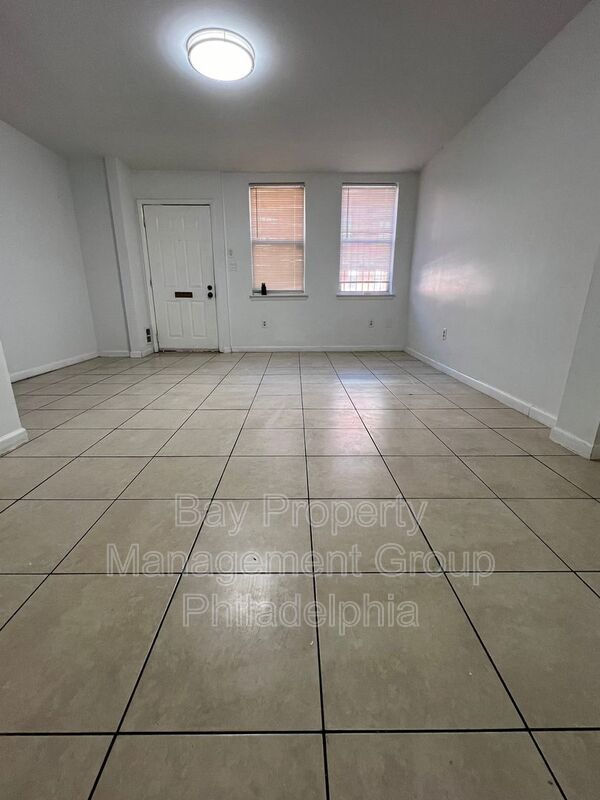 Building Photo - 1610 W Diamond St