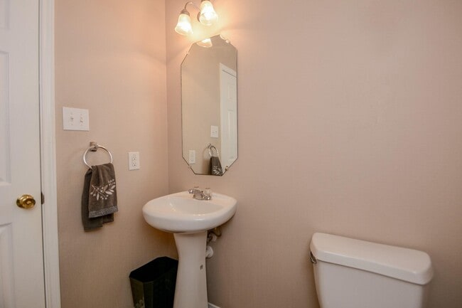 Building Photo - 9947 Valance Way