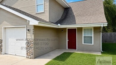 Building Photo - Liberty Duplex with FENCED Yard Available Near William Jewell