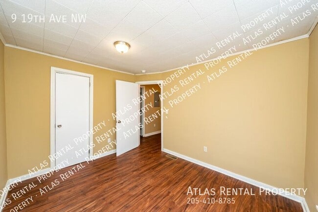 Building Photo - 9 19th Ave NW