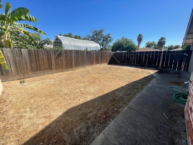 Building Photo - Single story located in East Modesto neigh...
