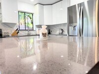 Building Photo - 20429 NE 10th Ct Rd