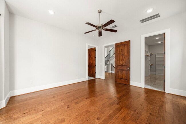 Building Photo - 2022 Sabine St