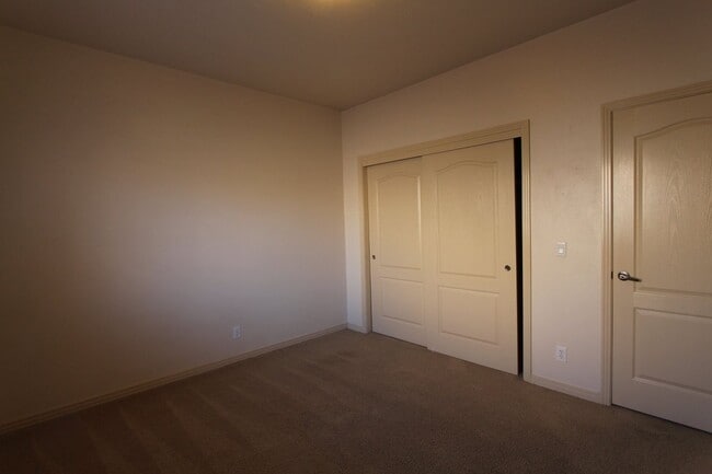 Building Photo - 4 Br, 3 Car Garage - Stone Gate at Seven H...