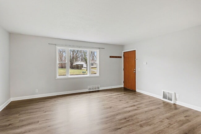 Building Photo - 1 Bedroom Rental Duplex in Midland- $1000/month