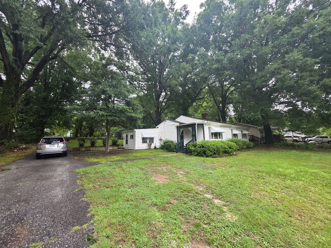 Building Photo - 3317 Emory Dr