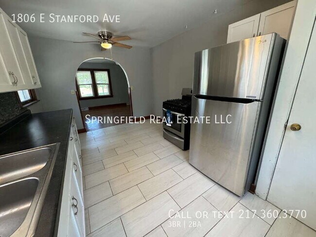 Building Photo - 1806 E Stanford Ave