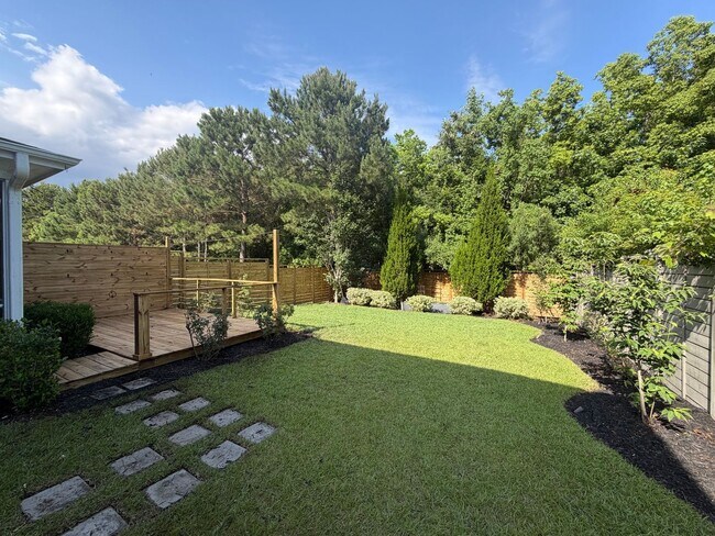 Building Photo - Available July 1st. Beautiful 4 BR/2.5 BA Home in Highly Desirable Park West! Landscaping included!