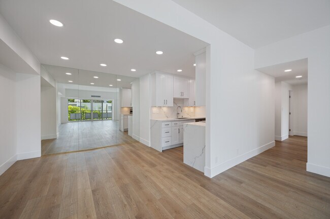 Dining Room - 1155 N La Cienega Blvd