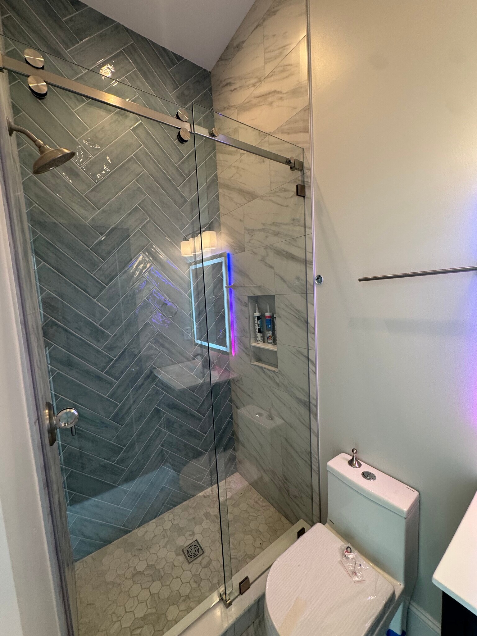 Building Photo - 688 King St