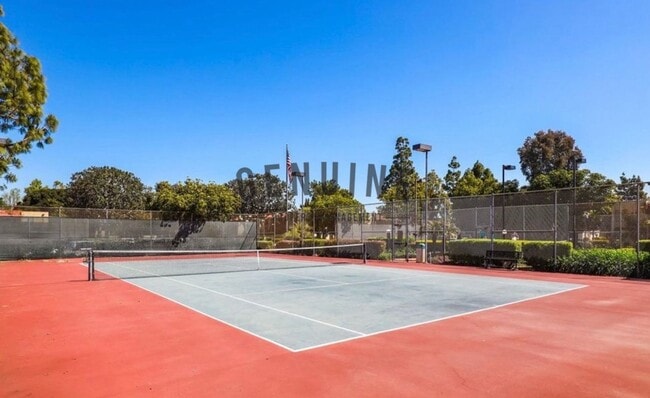 Building Photo - Upstairs 1 Bedroom in Desirable Macarthur Village ~ Community Pool and Tennis Courts