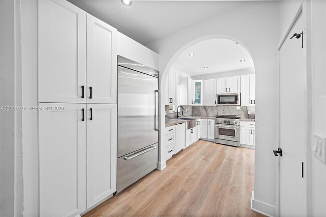 Building Photo - 5237 La Gorce Dr