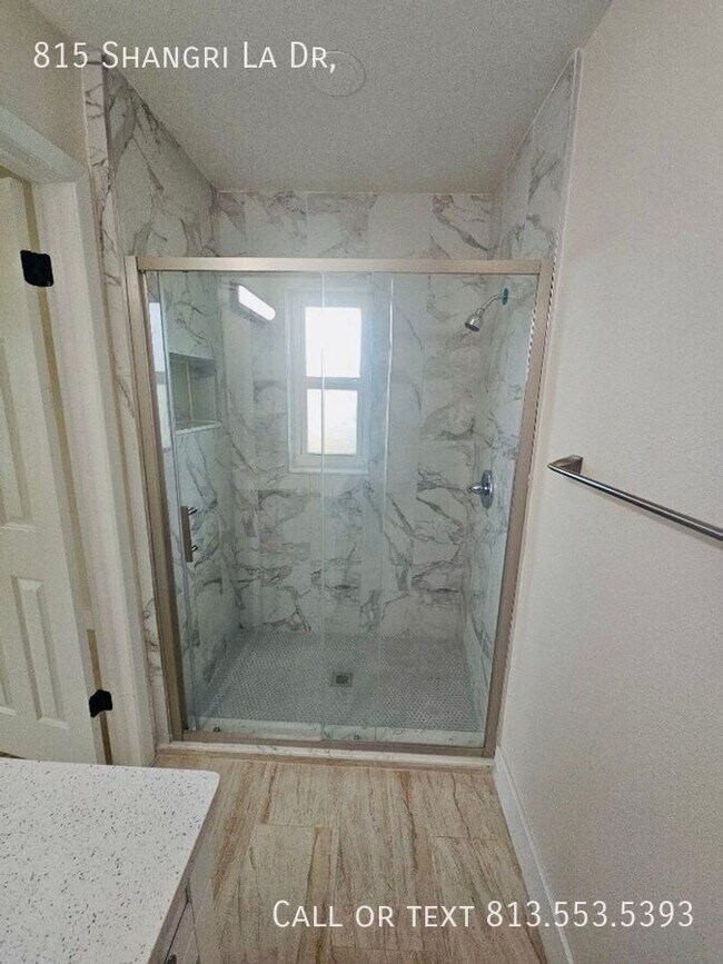 Building Photo - 815 Shangri La Dr