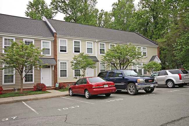 Building Photo - Cat-Friendly Rio Square Townhome