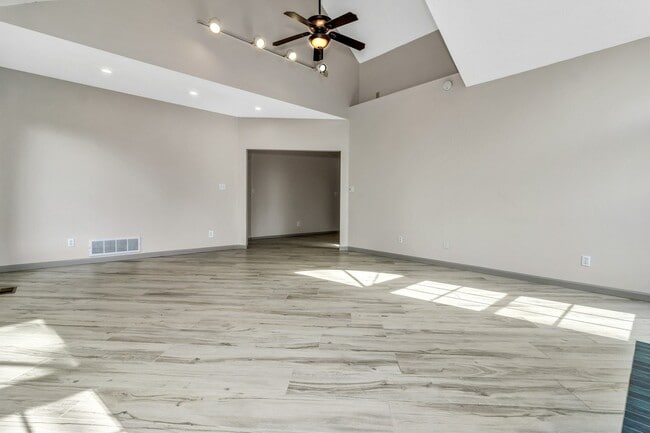 Building Photo - 12 Bethel Dr