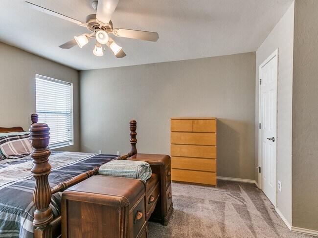 Building Photo - Large 4-Bedroom Home in Edmond Schools