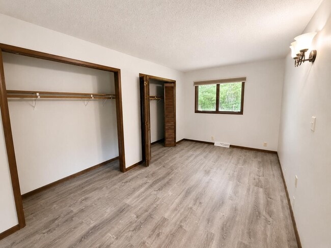 Building Photo - 4284 State Rd J
