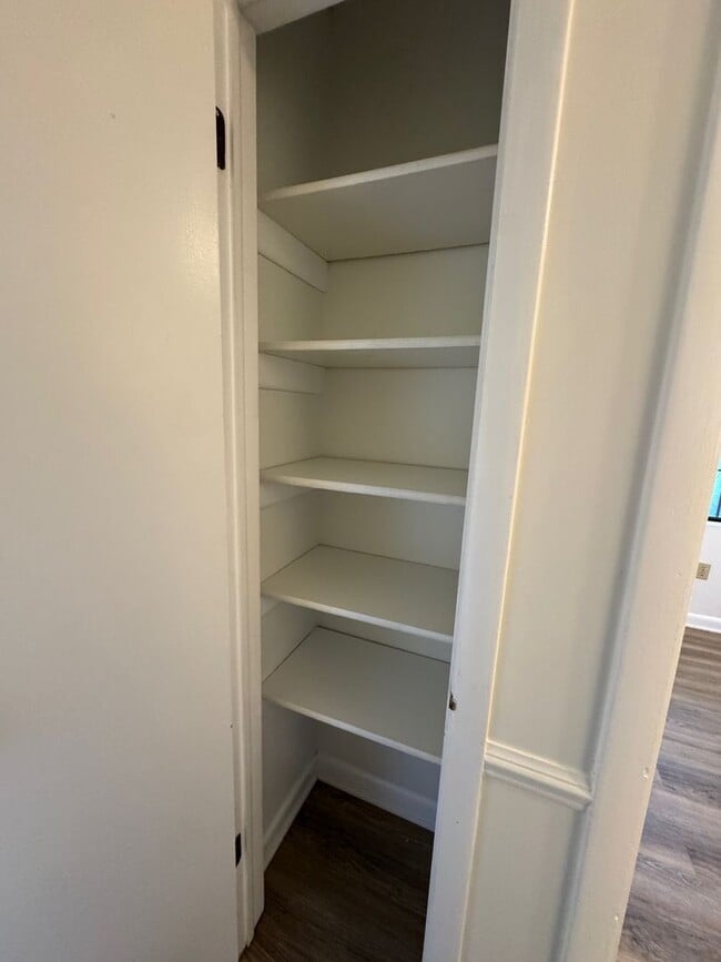 Building Photo - Black Mountain - Newly Renovated 3 Bedroom