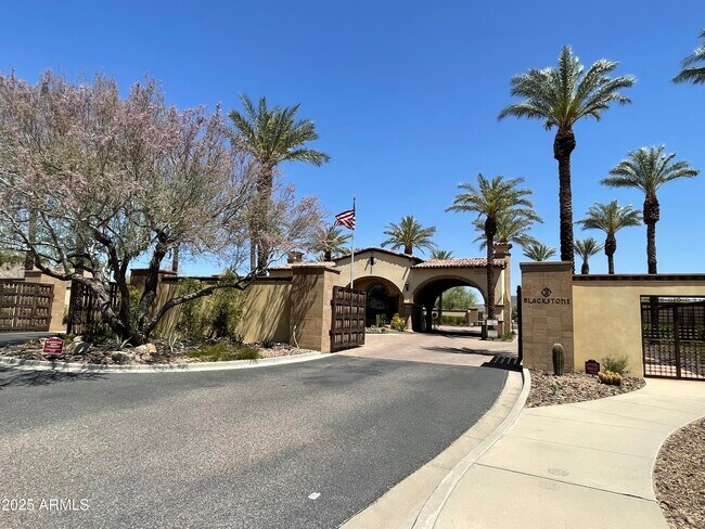 Building Photo - 12035 W Red Hawk Dr
