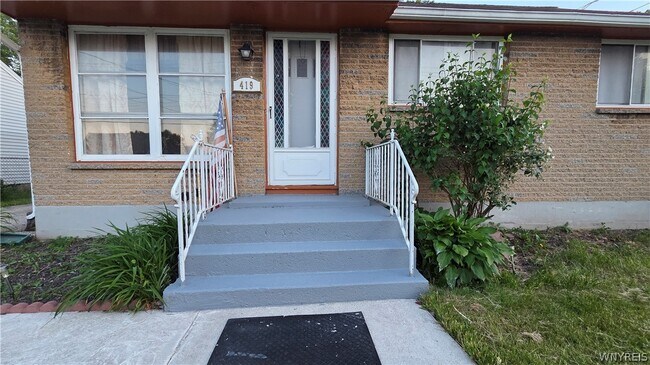 Building Photo - 419 Cherokee Dr