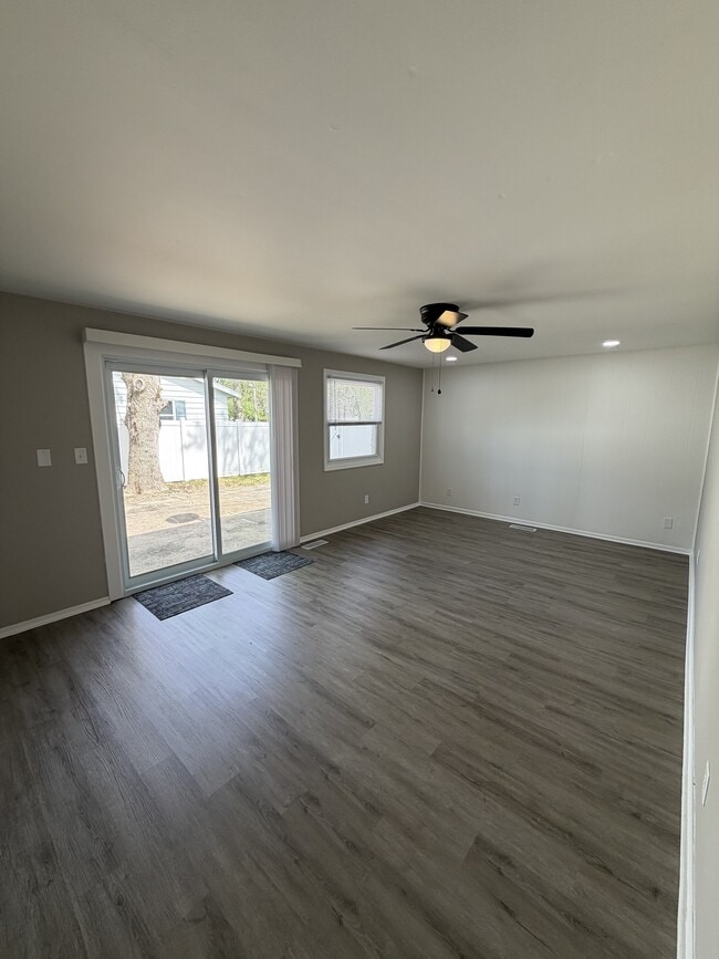 Building Photo - 2504 Campbell Dr