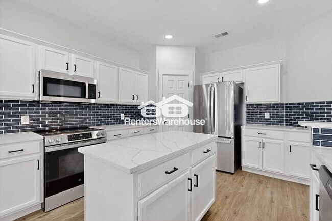 Building Photo - MOVE IN READY Denton Home