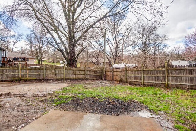 Building Photo - 6912 NW Searcy Dr