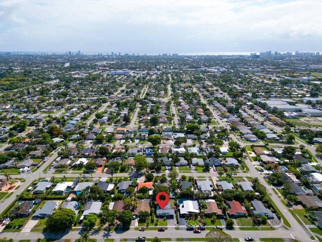 Building Photo - 5840 NE 1st Terrace
