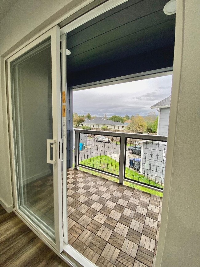Building Photo - 1022 Villa Way