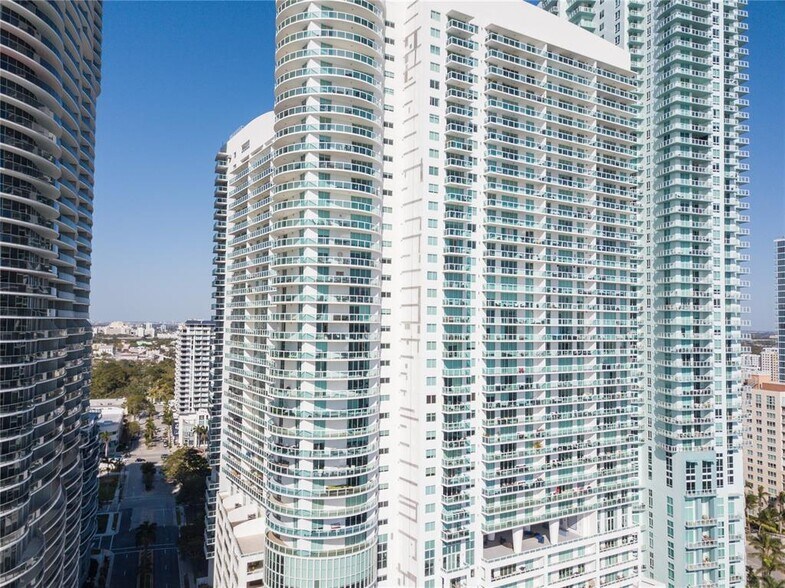 Building Photo - 1800 N Bayshore Dr