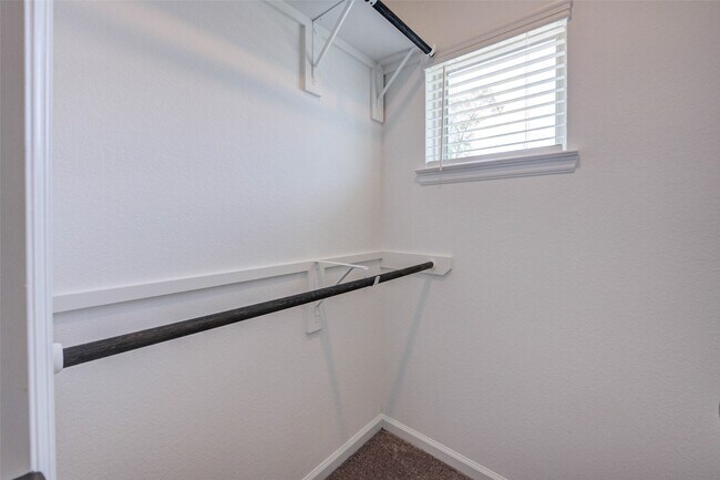 Building Photo - 609 Royal Arch Dr