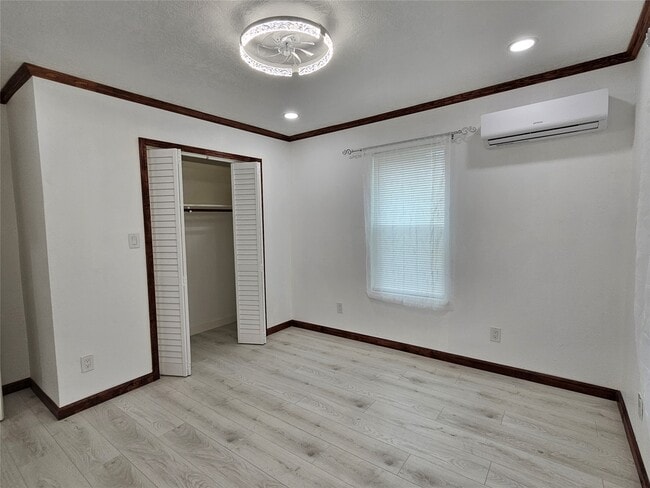 Building Photo - 16974 Balmoral St