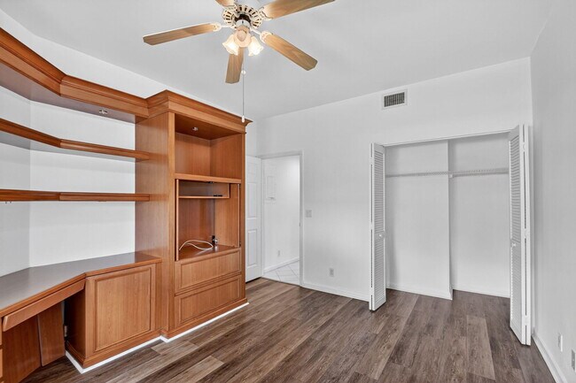 Building Photo - 11570 Briarwood Cir