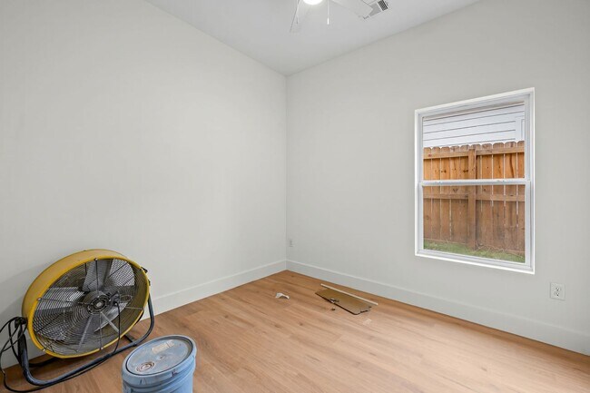 Building Photo - 1044 Grant Way SE