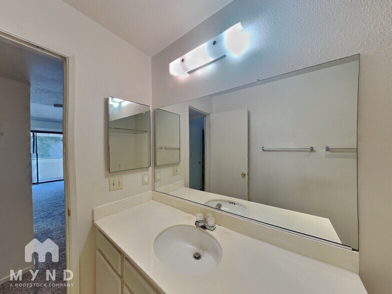 Building Photo - 2624 Sunny Slope Dr