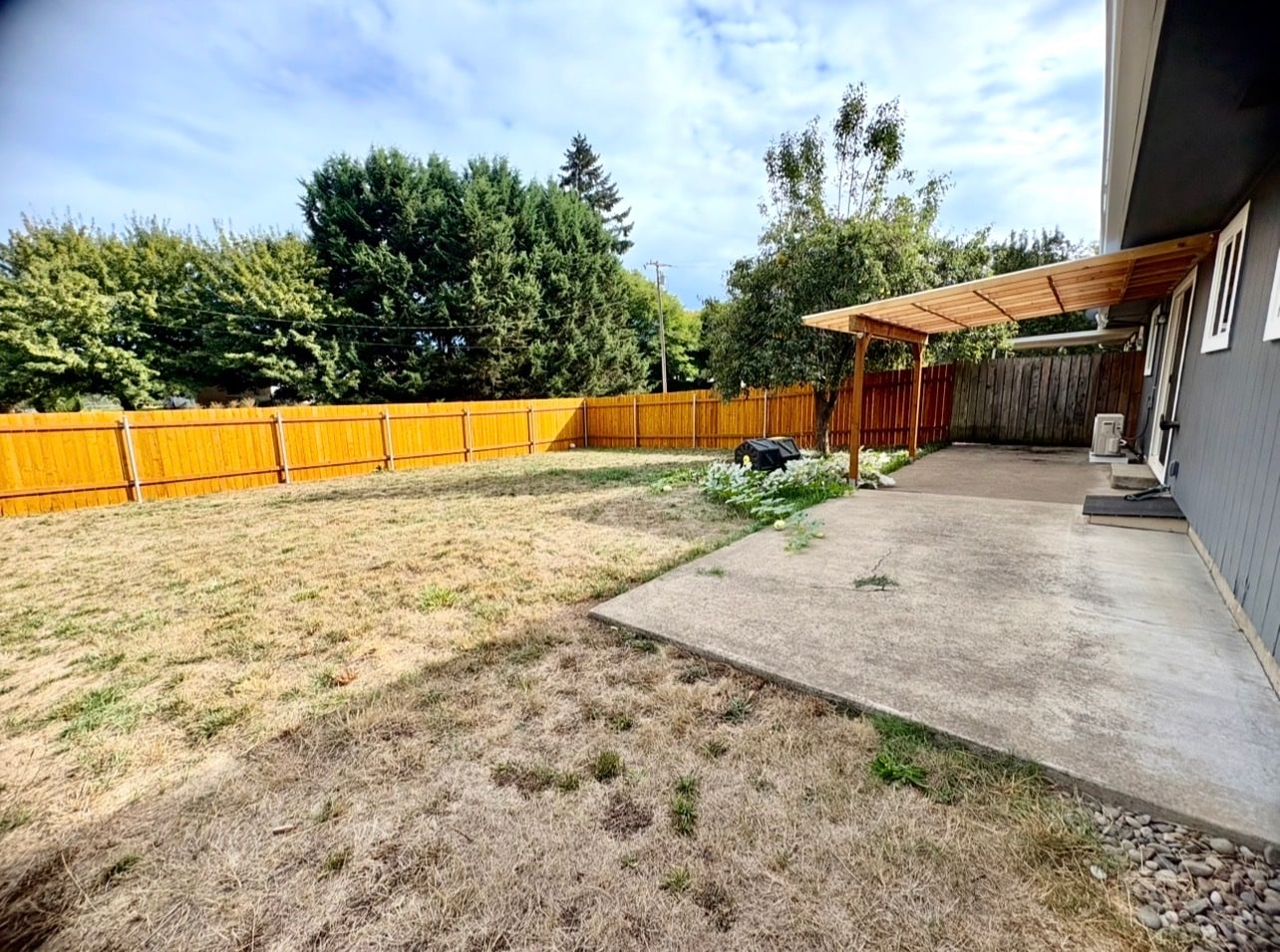 Building Photo - 1703 Springhill Dr NE