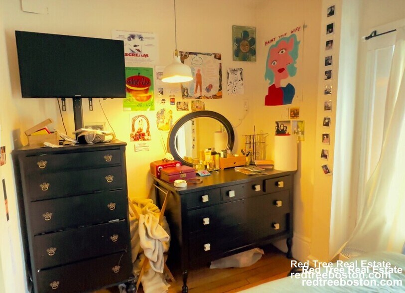 Building Photo - 583 Beacon St