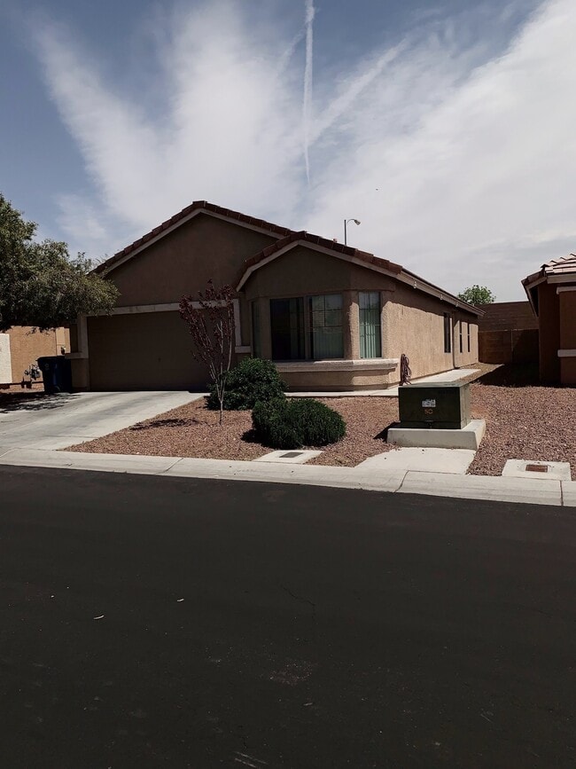 Building Photo - 3388 Lakeland Bay Dr