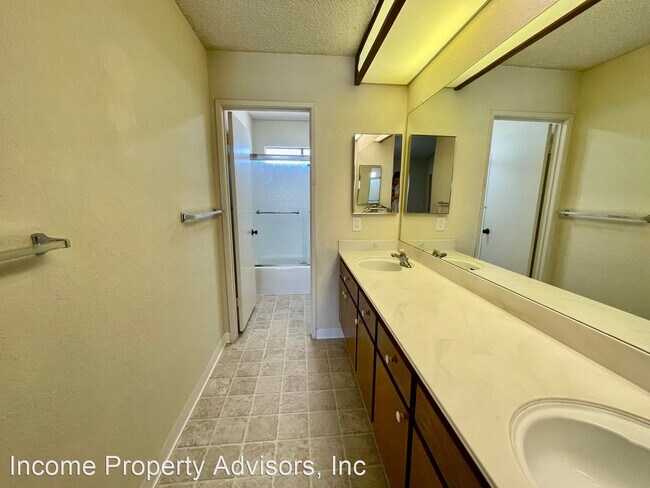 Building Photo - 2 br, 2.5 bath House - 4055 Crystal Dawn L...