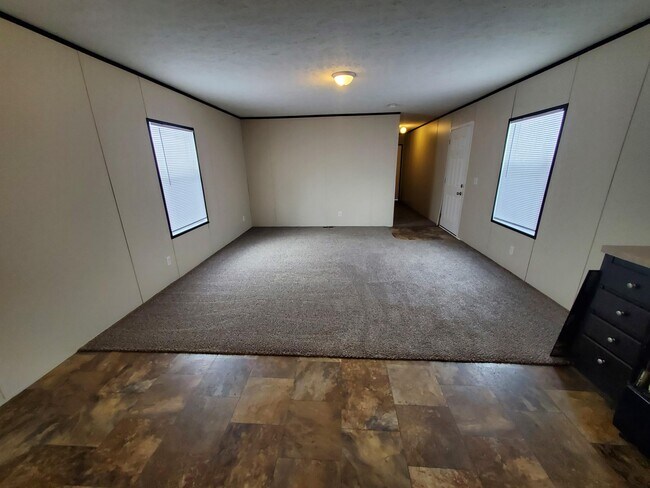 Building Photo - 19 Bluebird Hill Dr