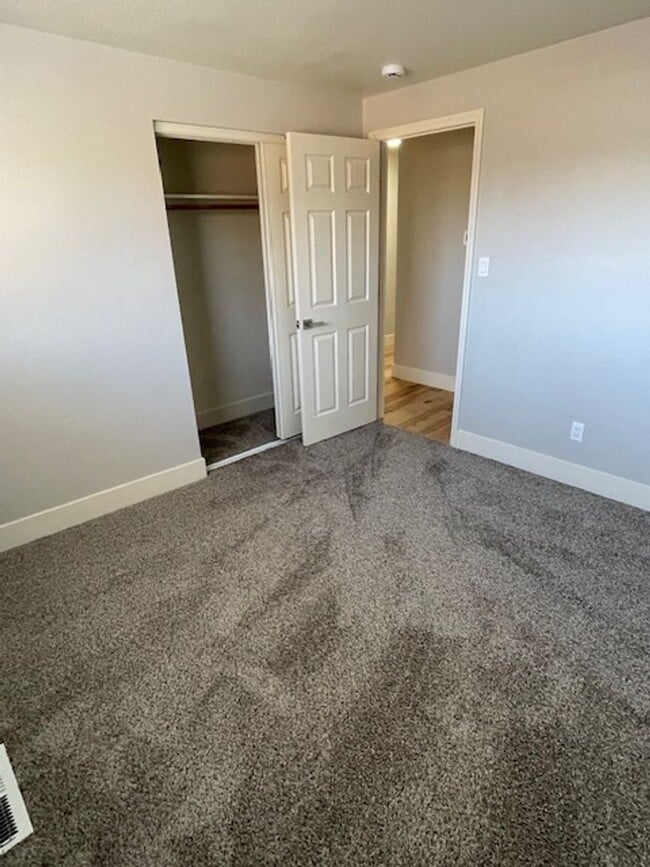Building Photo - Modern Comfort Meets Stylish Living in This Updated Sparks Home!