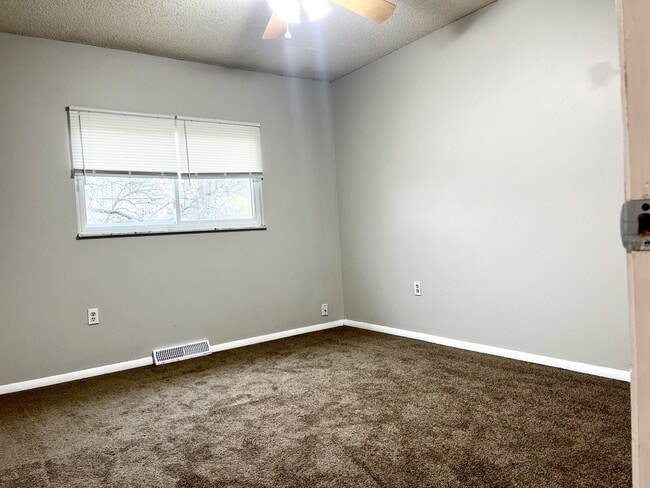 Building Photo - 6390 Firethorn Ave