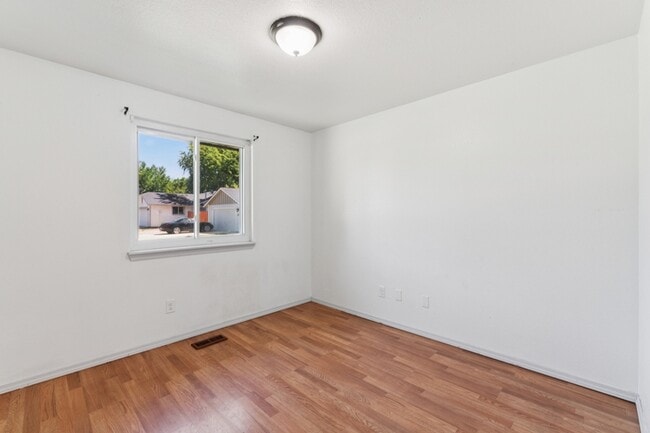 Building Photo - 5591 N Marlboro Ave