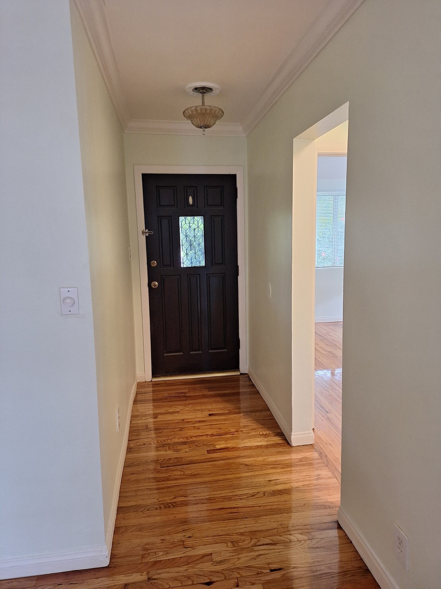 Proper front entry hallway - 16663 Victory Blvd