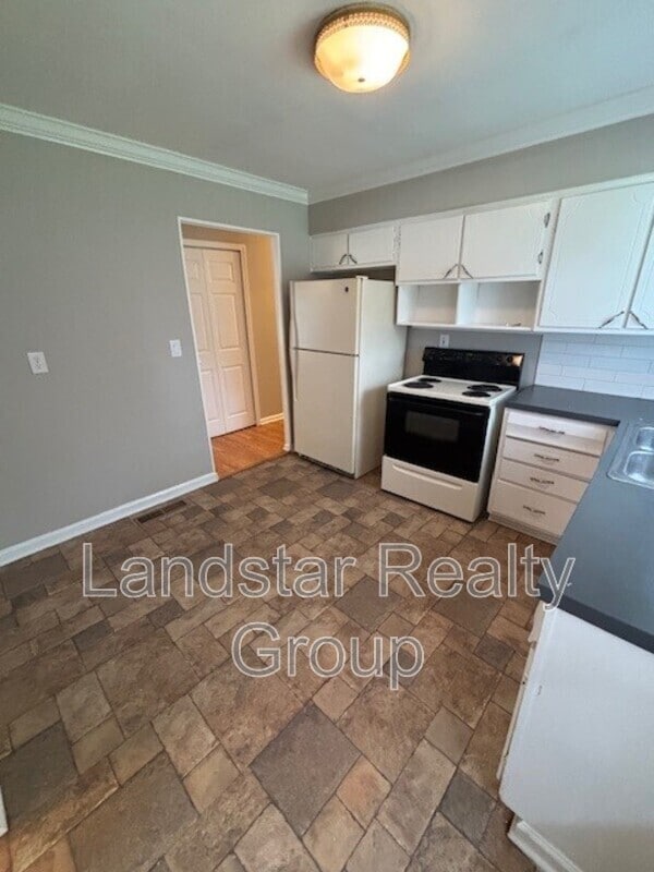 Building Photo - 5412 Euclid Ave