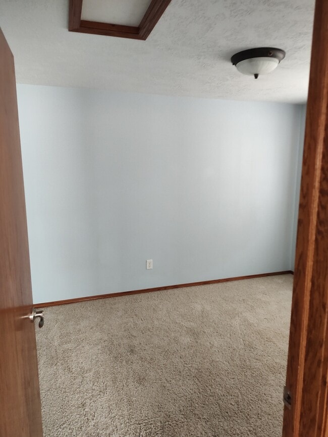 Building Photo - 5710 S Shore Dr