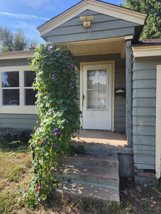 Building Photo - 1333 W Hudson Dr