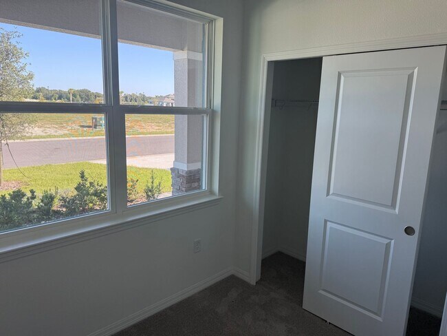 Building Photo - Brand NEW - never used appliances - 4 bedr...